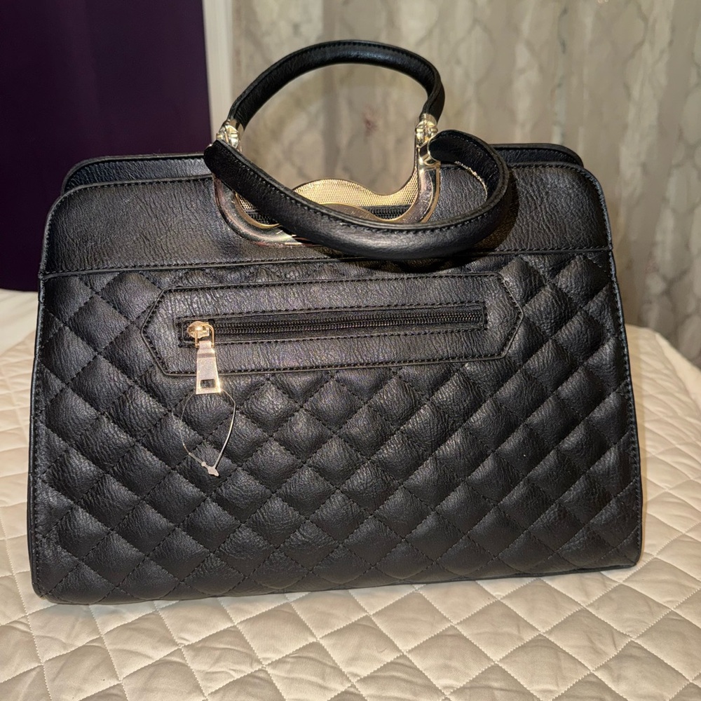 Elegant Black Quilted Handbag - Picture 2 of 2